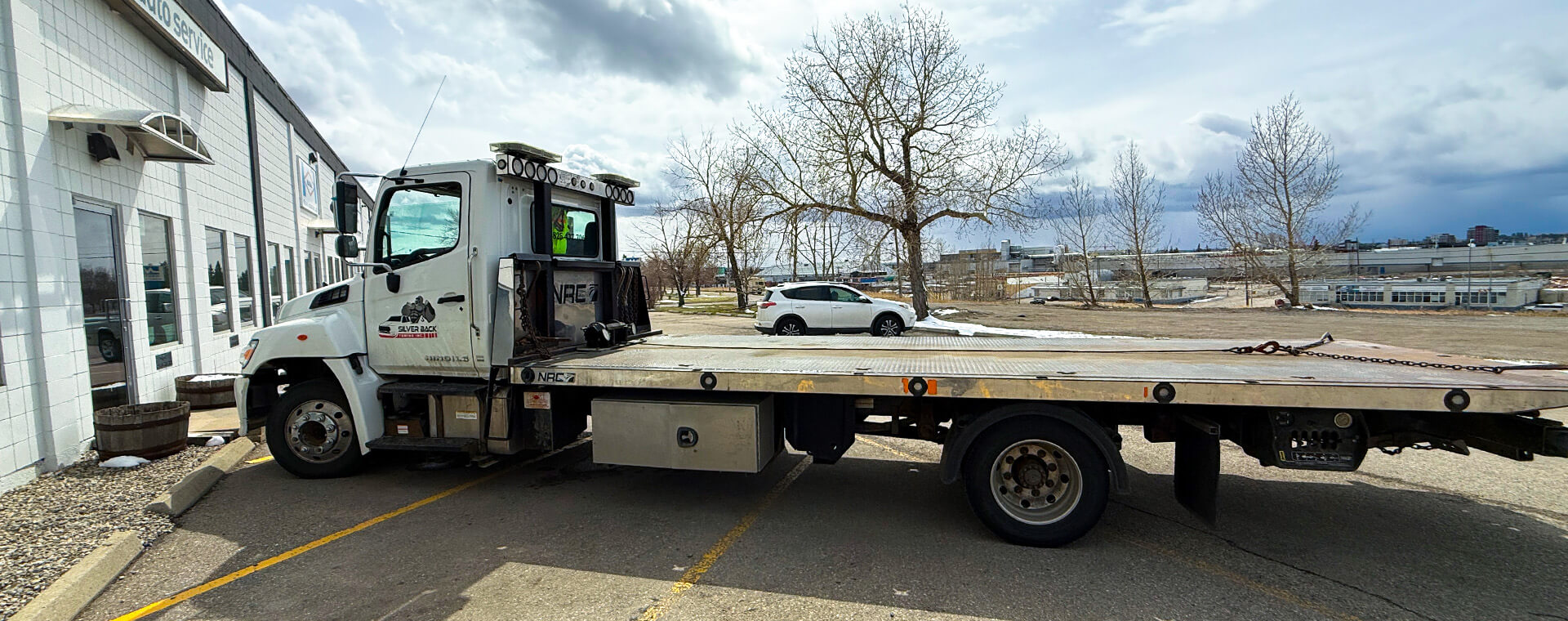 Strathmore Towing Service, Tow Truck Service and Flatbed Towing Services